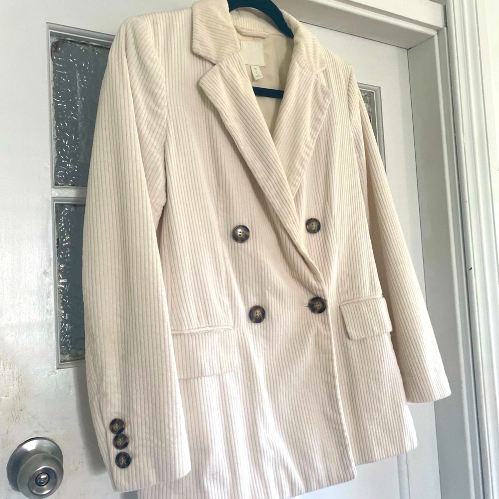 Blazer and mini skirt suit in cream corduroy - Picture 3 of 4